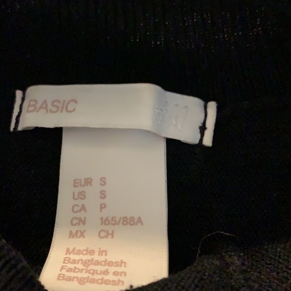 H&M black mock turtleneck drop sleeve lightweight new without tags - Picture 3 of 4